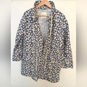 Madewell blue and white floral drawstring waist snap front raincoat | XS